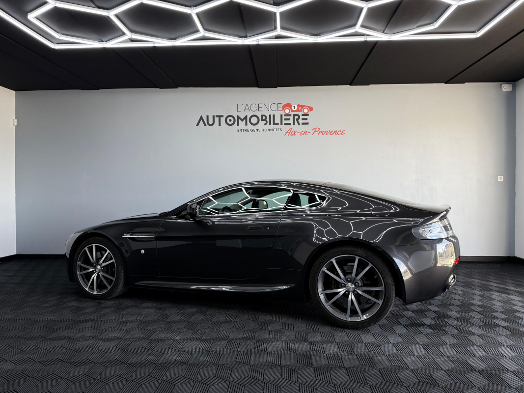 Aston Martin V8 Vantage — 8