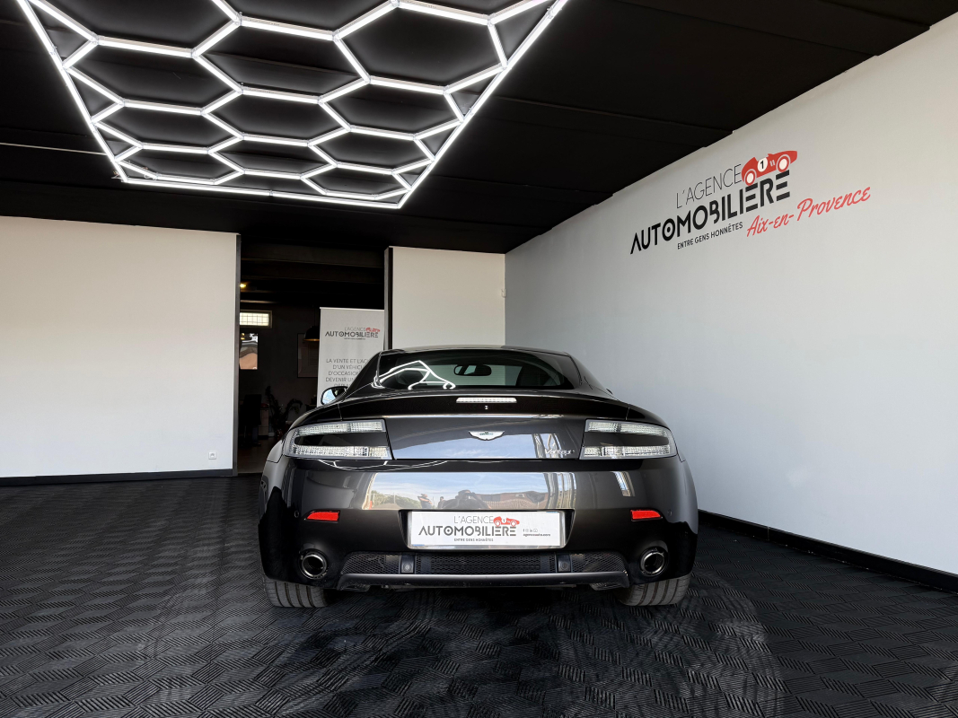 Aston Martin V8 Vantage — 6