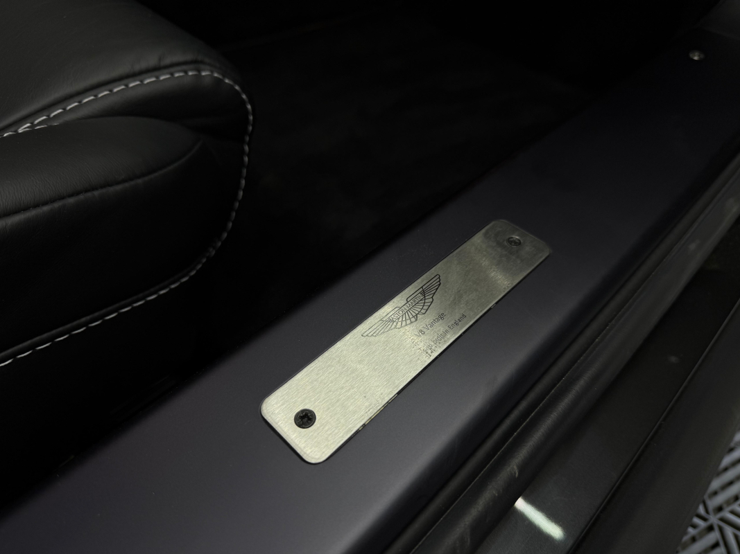 Aston Martin V8 Vantage — 20
