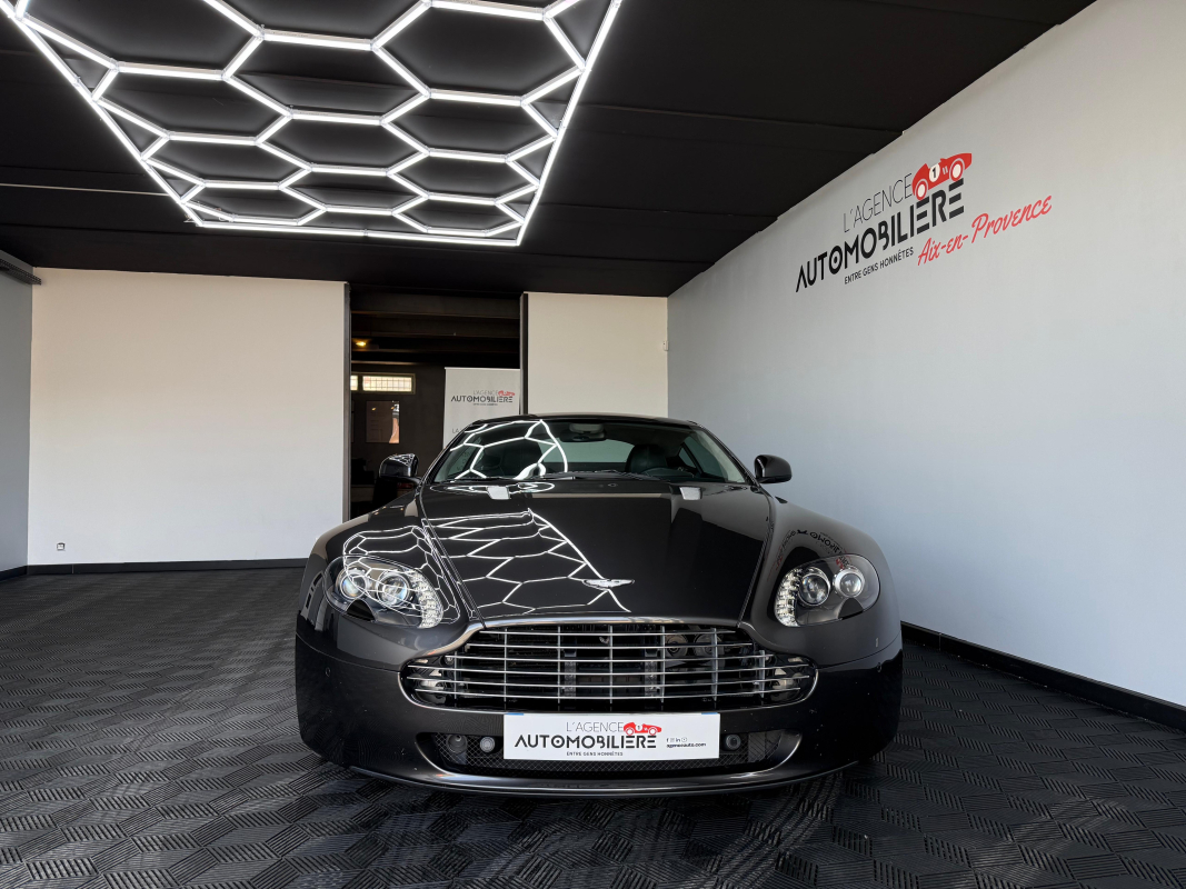 Aston Martin V8 Vantage — 10