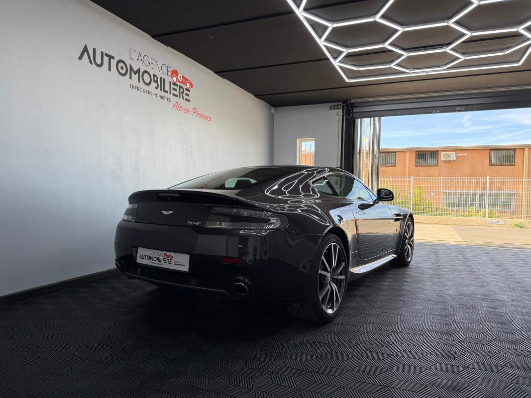 Aston Martin V8 Vantage — 5