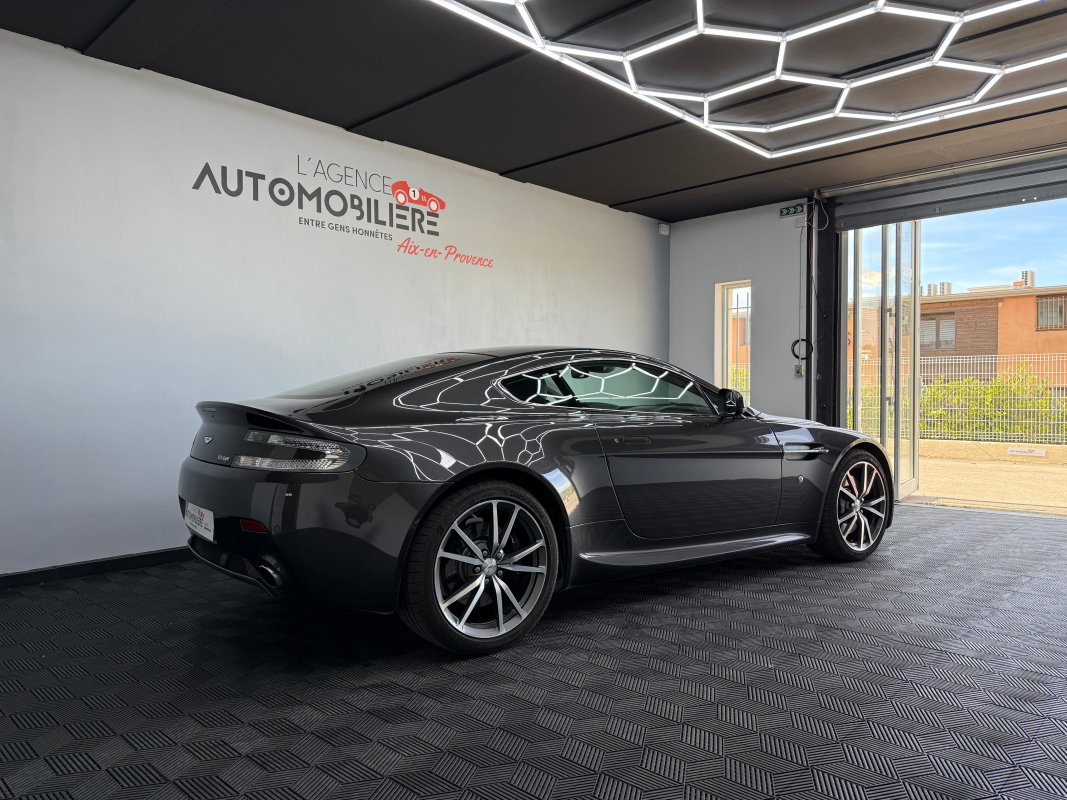 Aston Martin V8 Vantage — 3