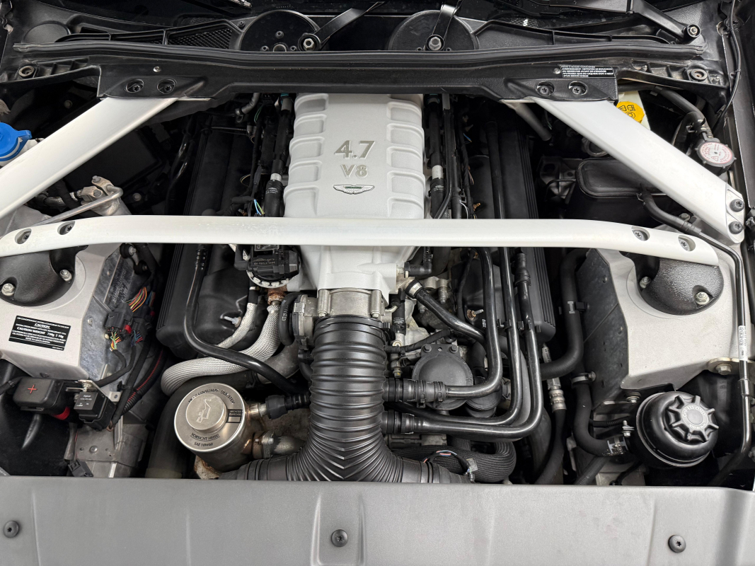 Aston Martin V8 Vantage — 28