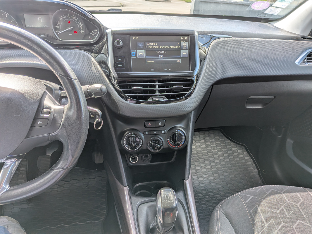 Peugeot 2008 — 11
