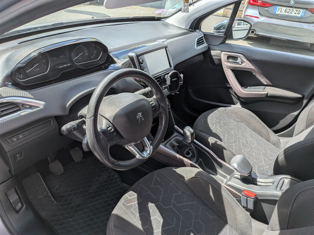 Peugeot 2008 — 8