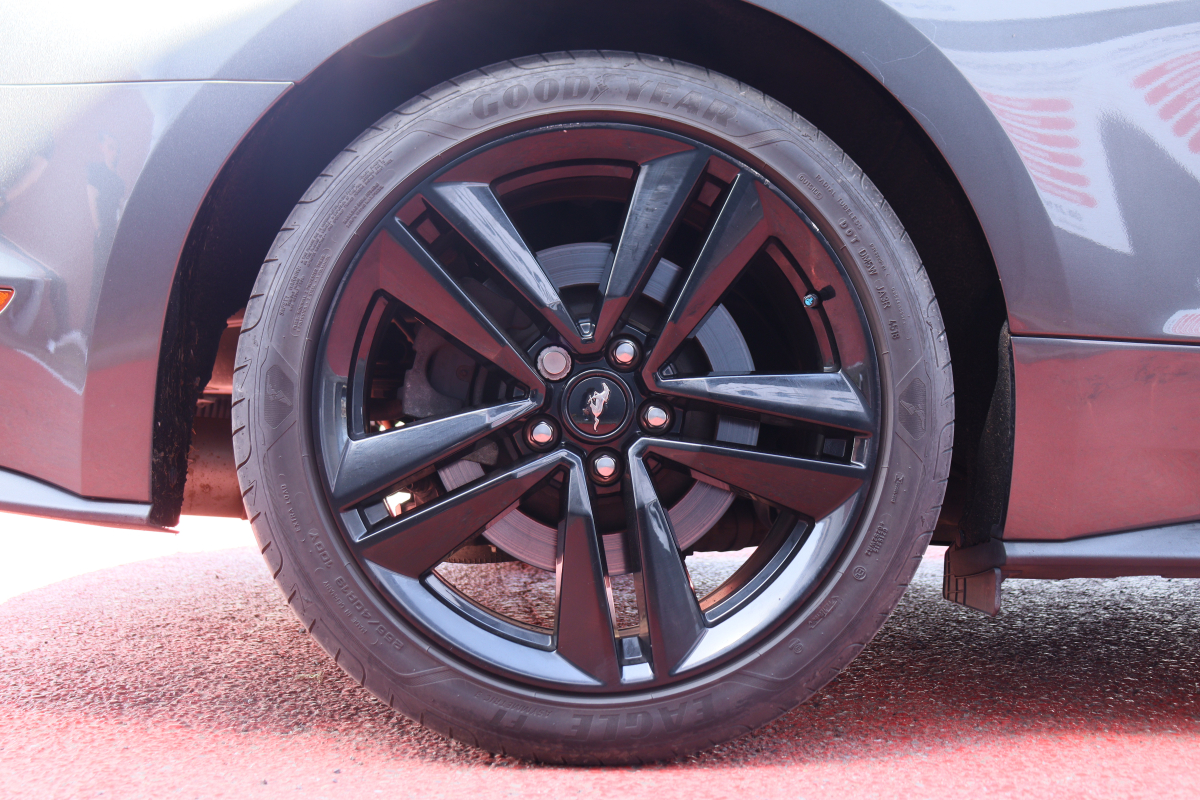 Ford Mustang — 25
