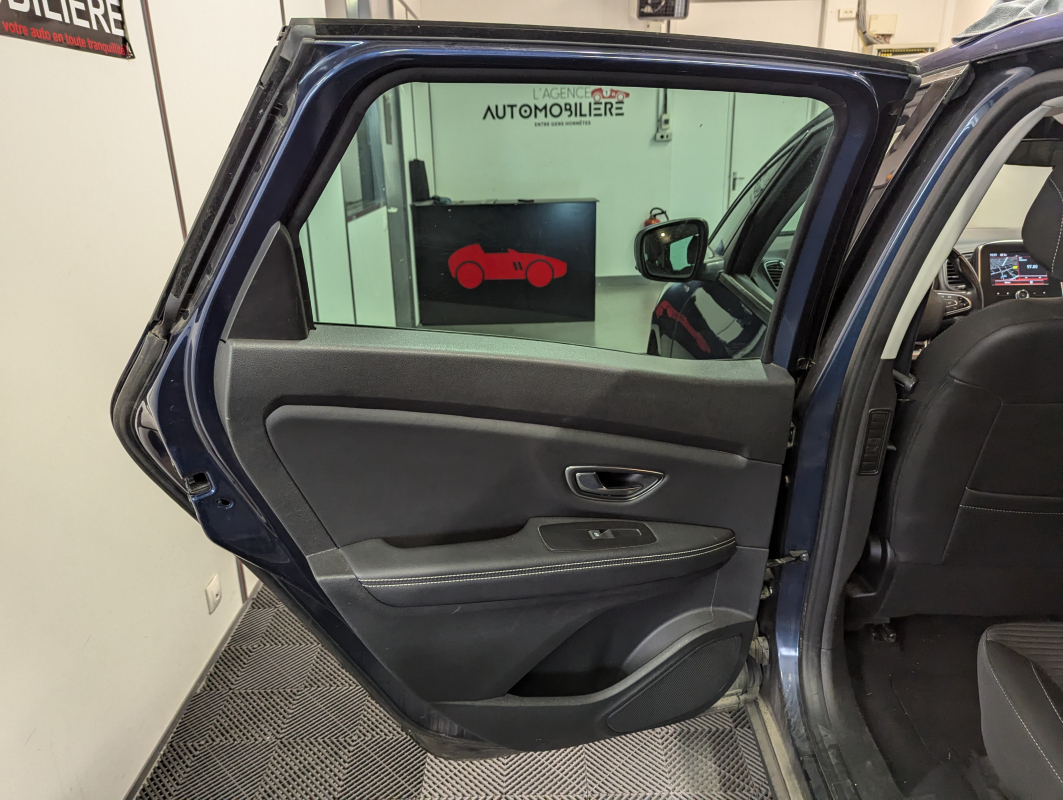 Renault Scenic — 24