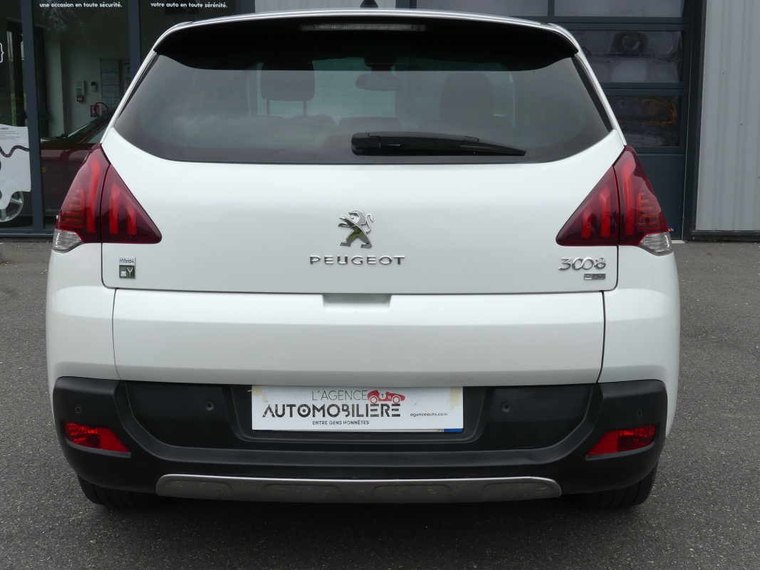 Peugeot 3008 HYbrid4 — 4