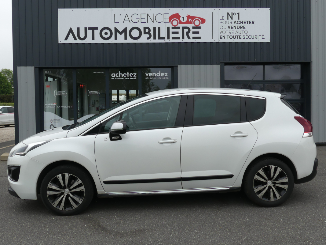 Peugeot 3008 HYbrid4 — 2
