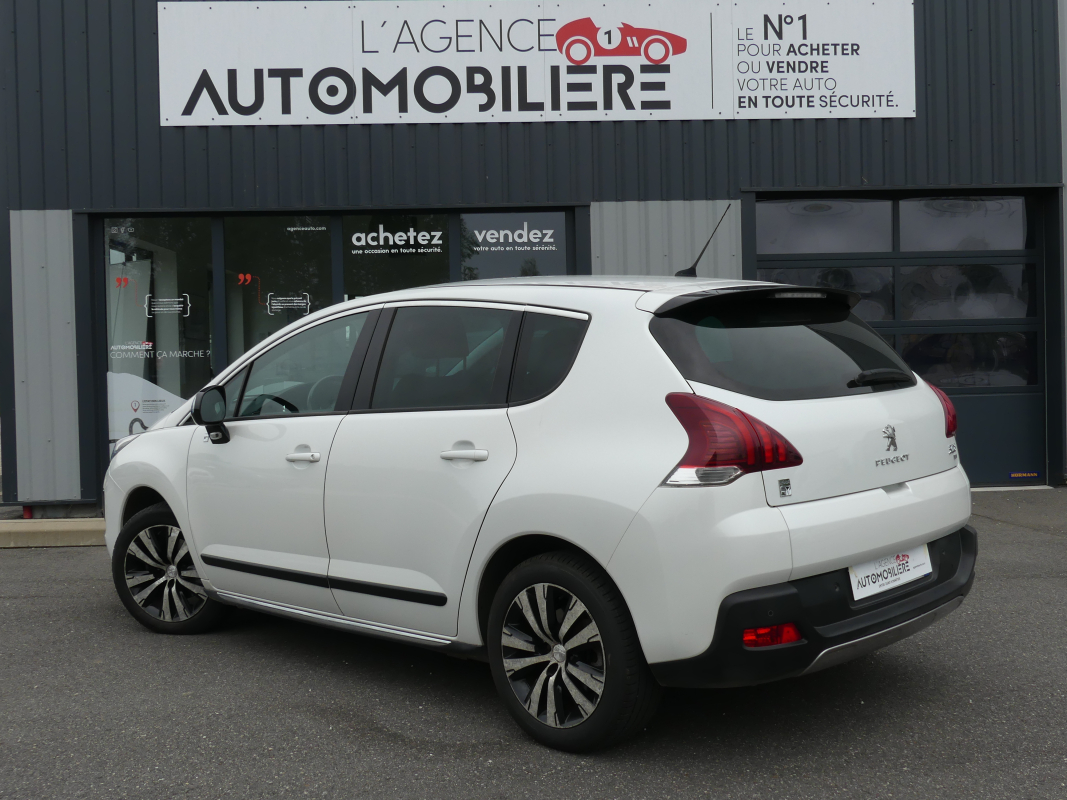 Peugeot 3008 HYbrid4 — 3