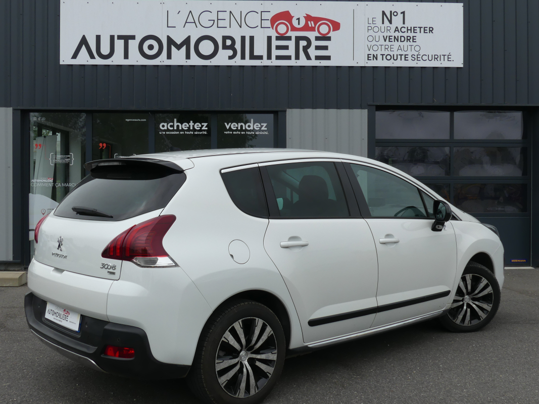 Peugeot 3008 HYbrid4 — 5