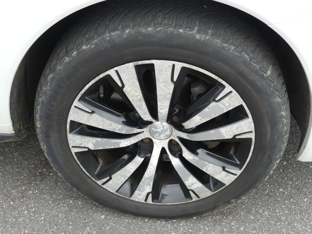 Peugeot 3008 HYbrid4 — 18