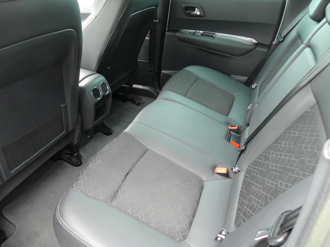 Peugeot 3008 HYbrid4 — 11