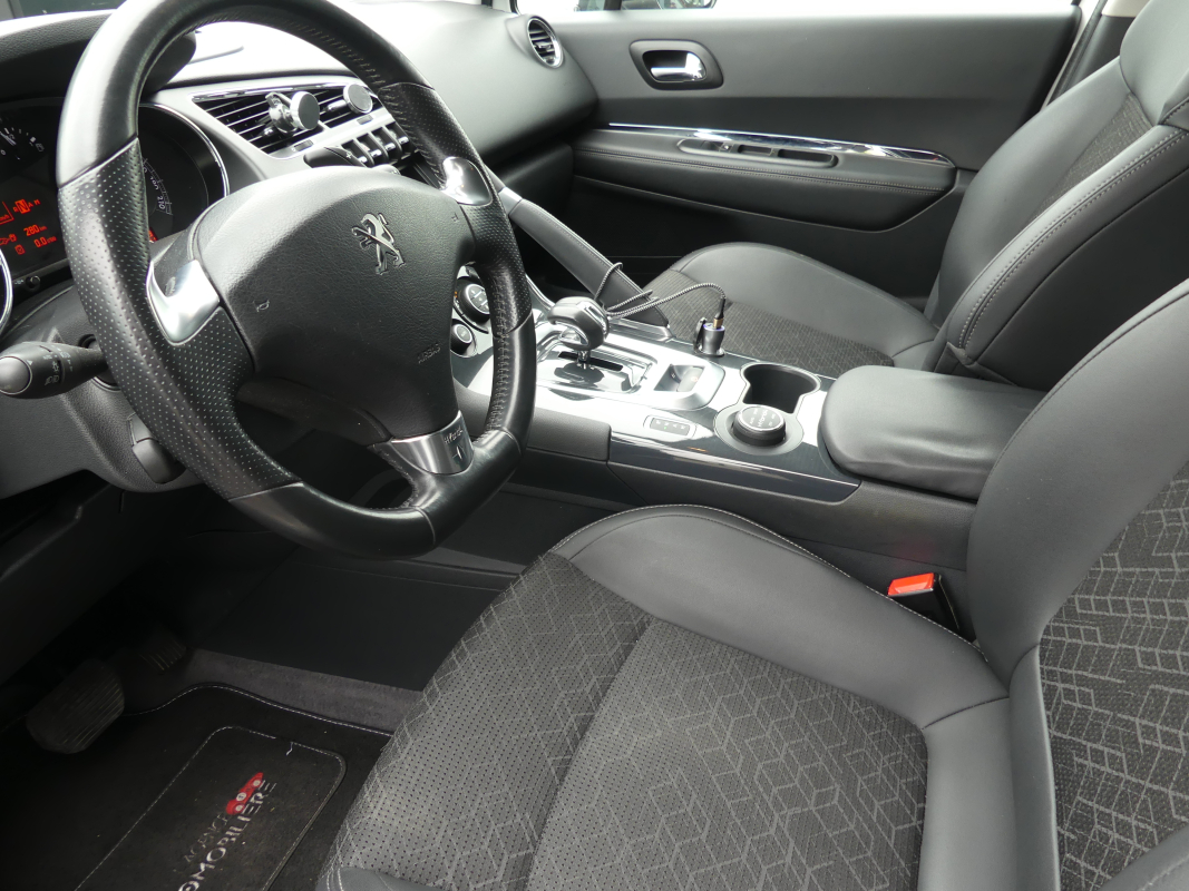Peugeot 3008 HYbrid4 — 9