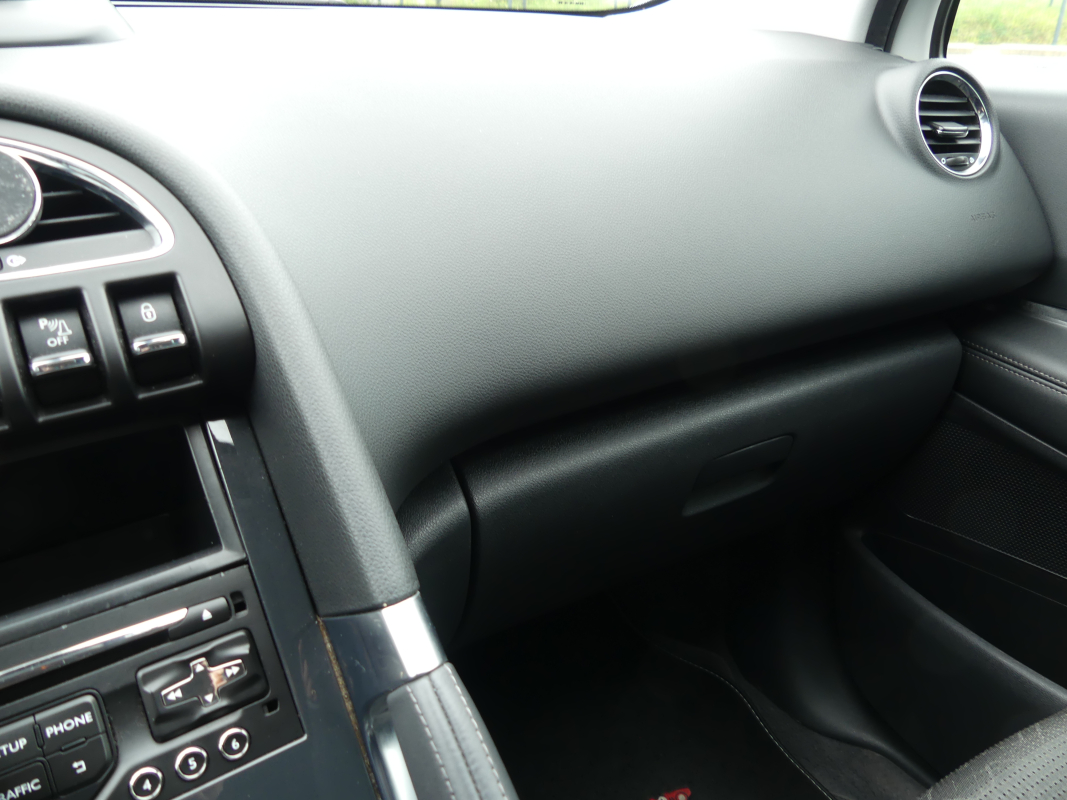 Peugeot 3008 HYbrid4 — 23