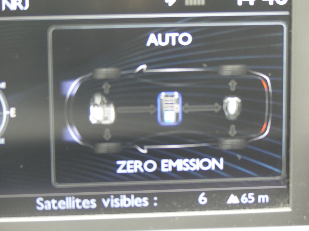 Peugeot 3008 HYbrid4 — 24