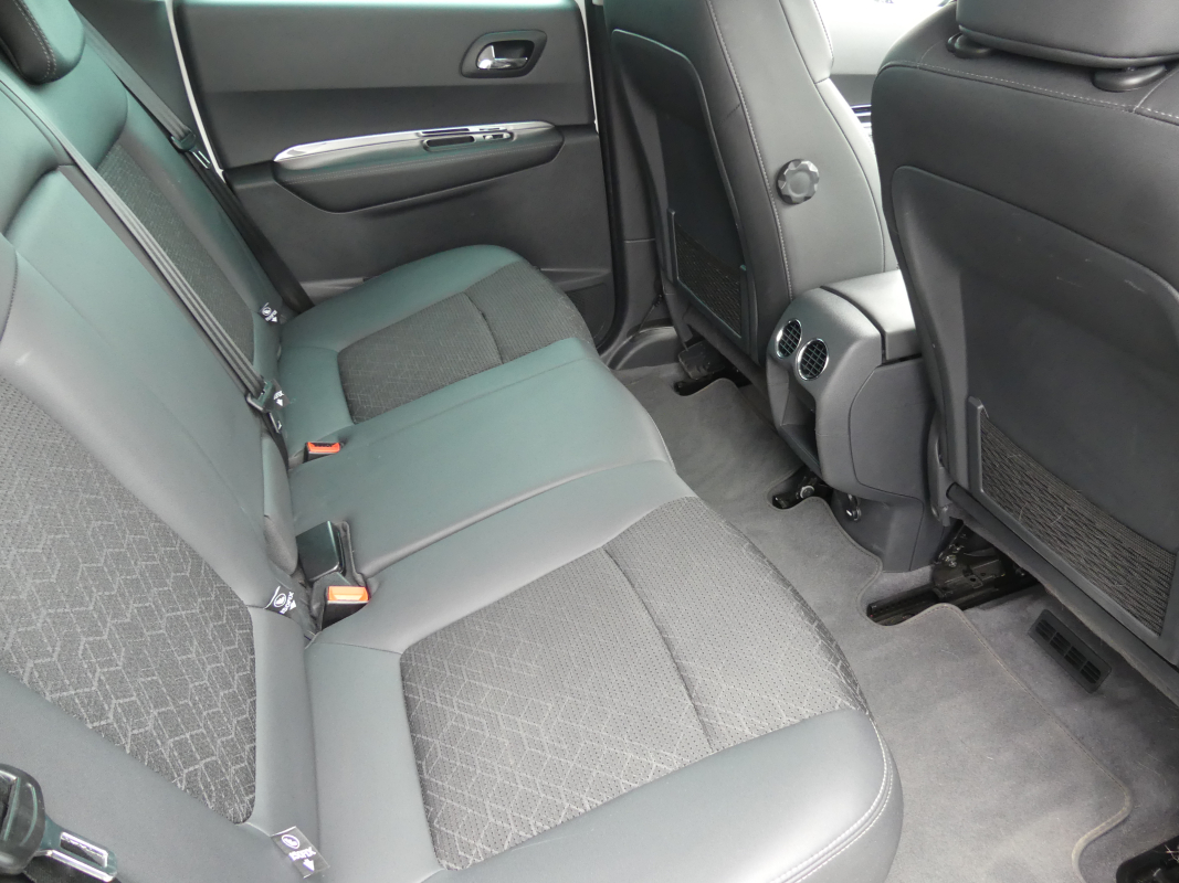 Peugeot 3008 HYbrid4 — 13