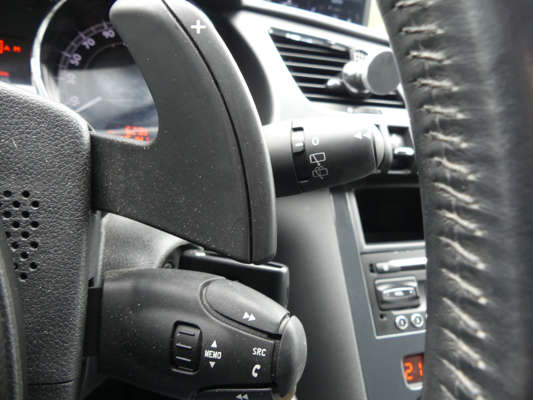 Peugeot 3008 HYbrid4 — 29