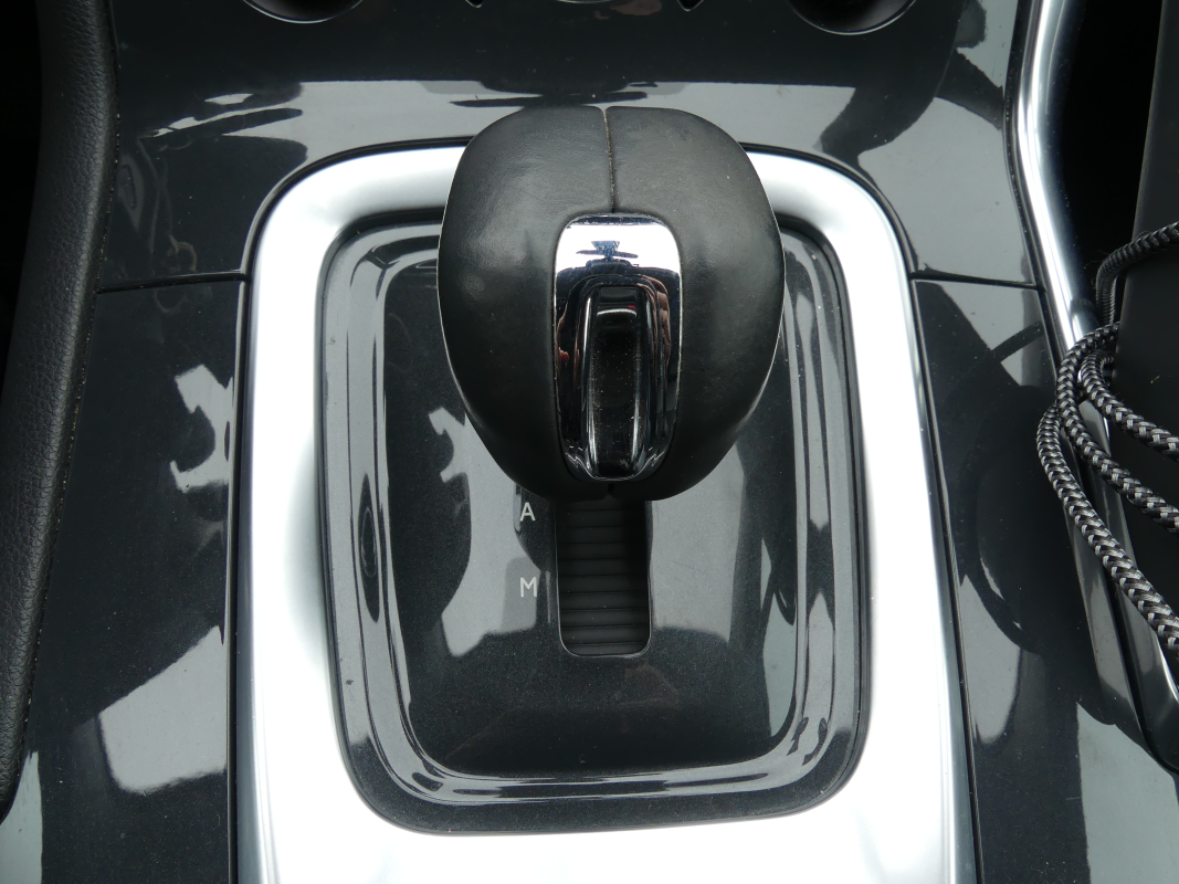 Peugeot 3008 HYbrid4 — 31