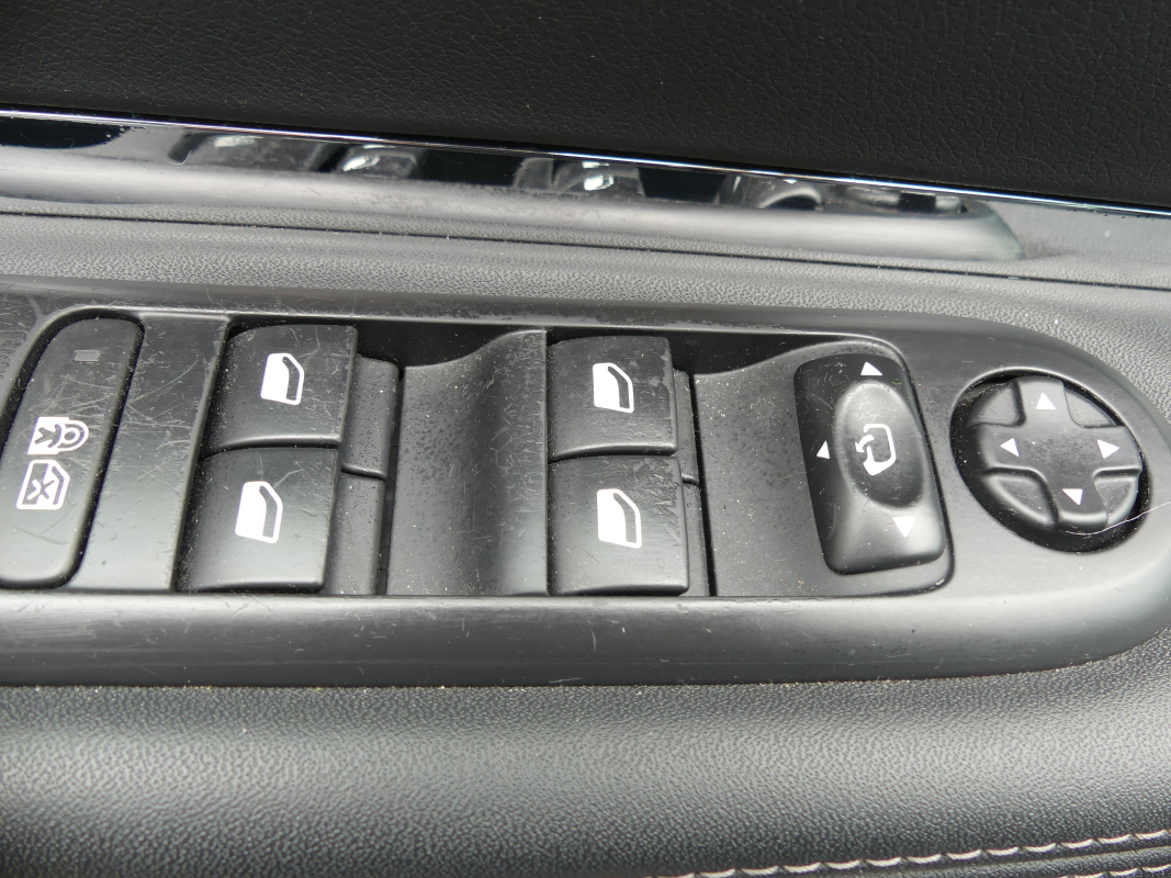 Peugeot 3008 HYbrid4 — 32