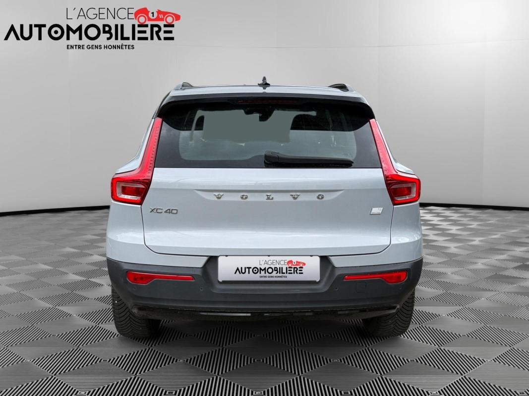 Volvo VOLVO XC40 — 6