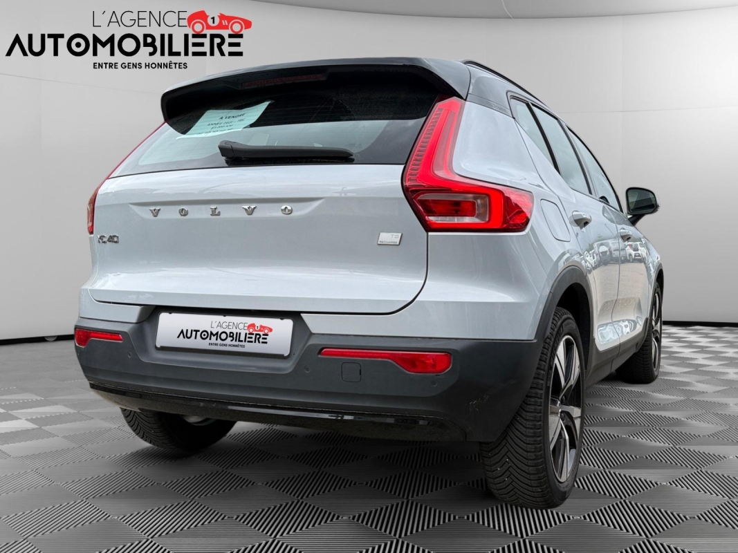 Volvo VOLVO XC40 — 5