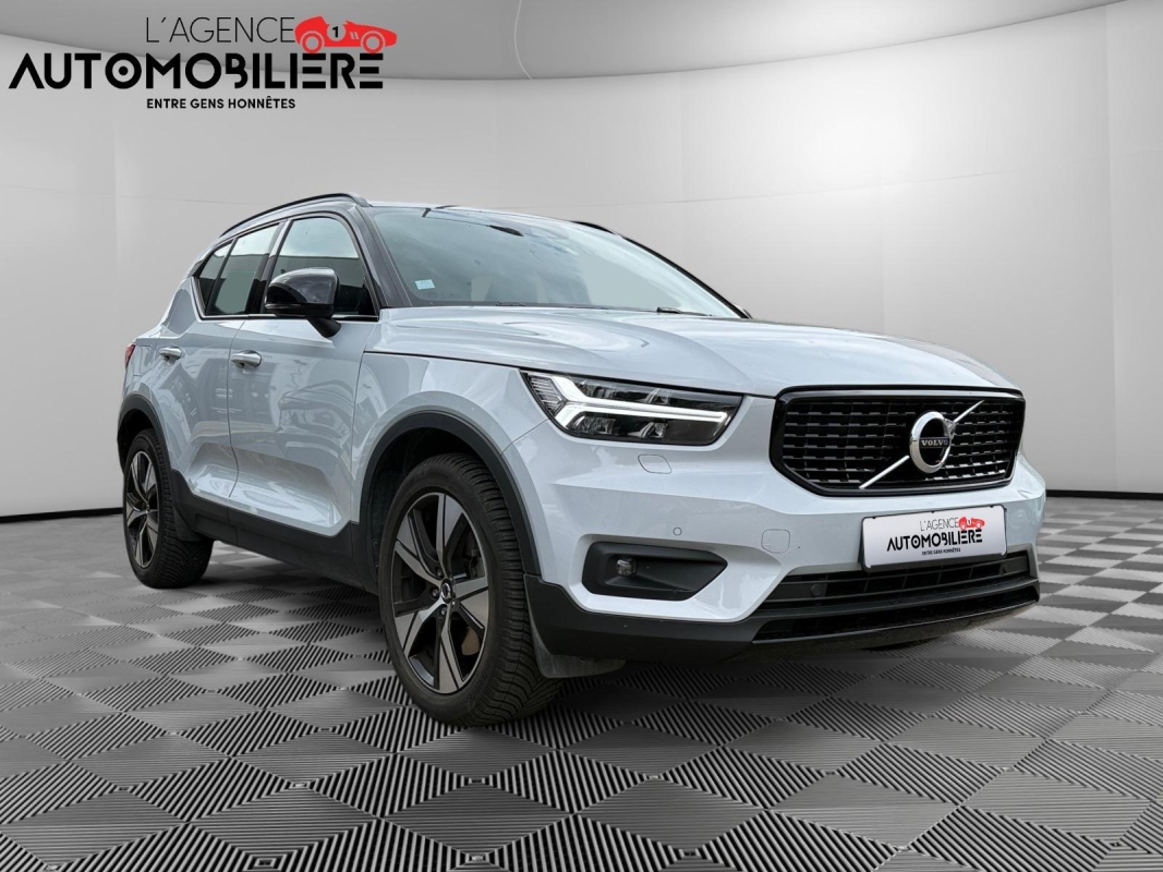 Volvo VOLVO XC40 — 3
