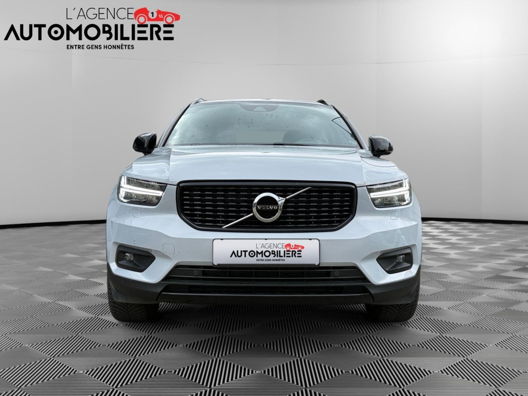 Volvo VOLVO XC40 — 2