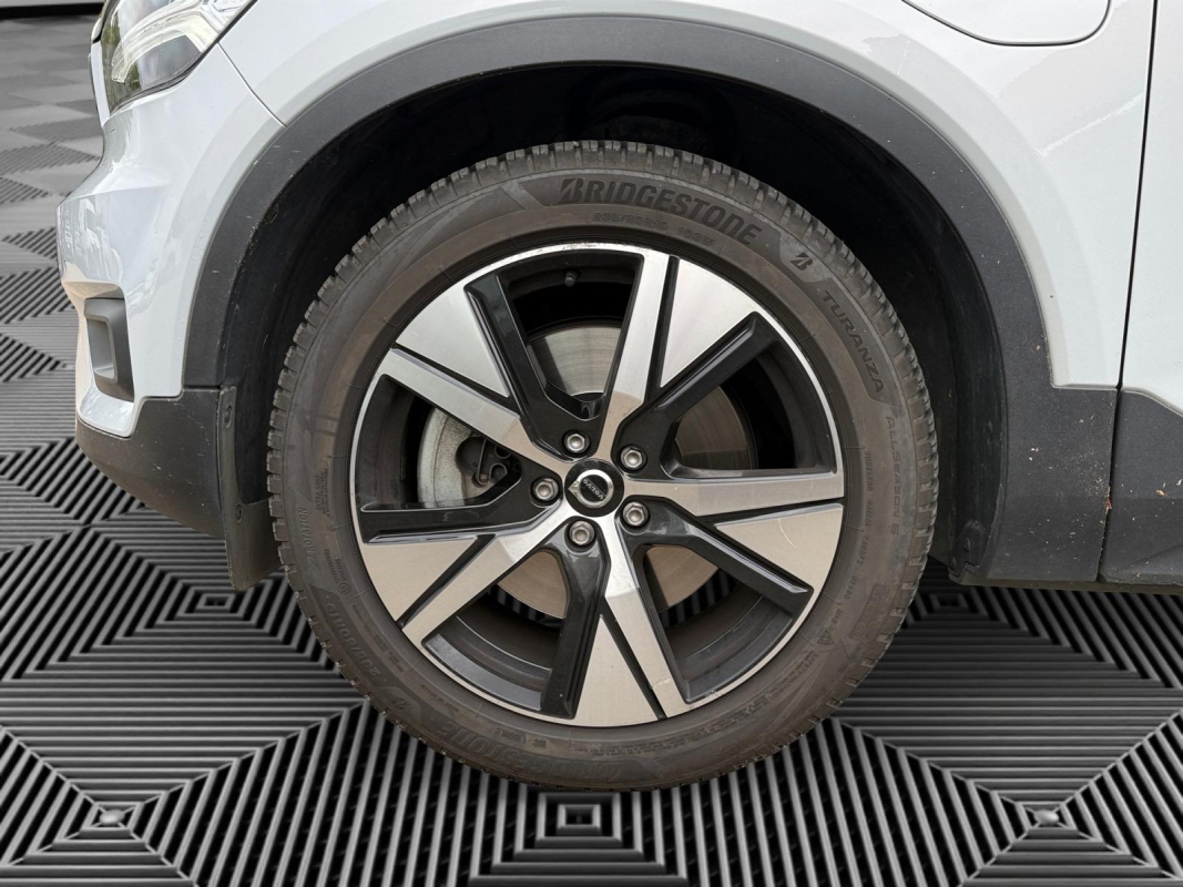 Volvo VOLVO XC40 — 12