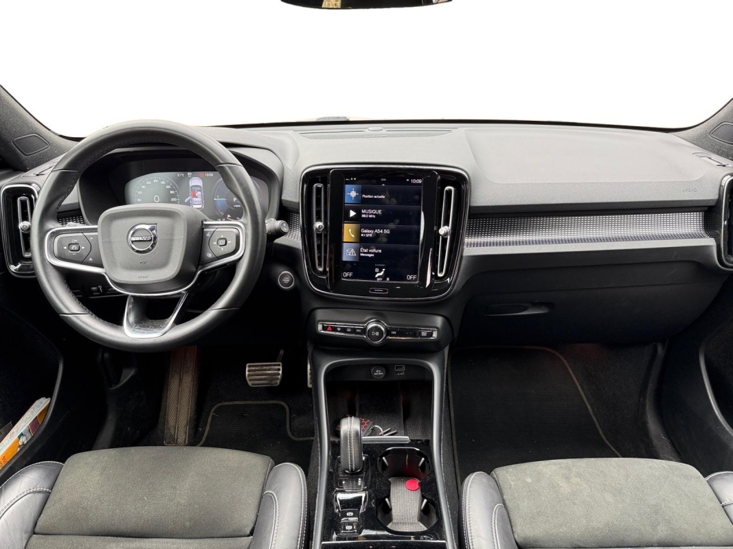 Volvo VOLVO XC40 — 13