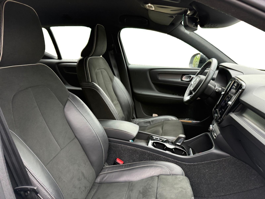 Volvo VOLVO XC40 — 10
