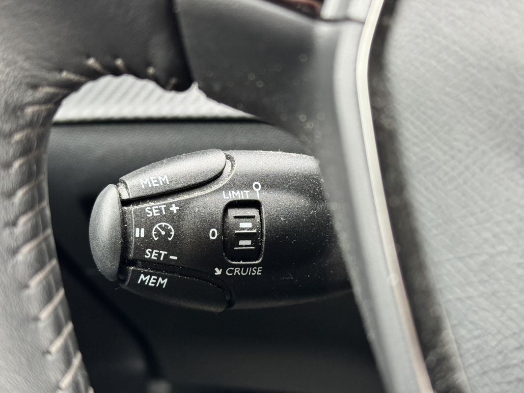 Peugeot 208 — 24