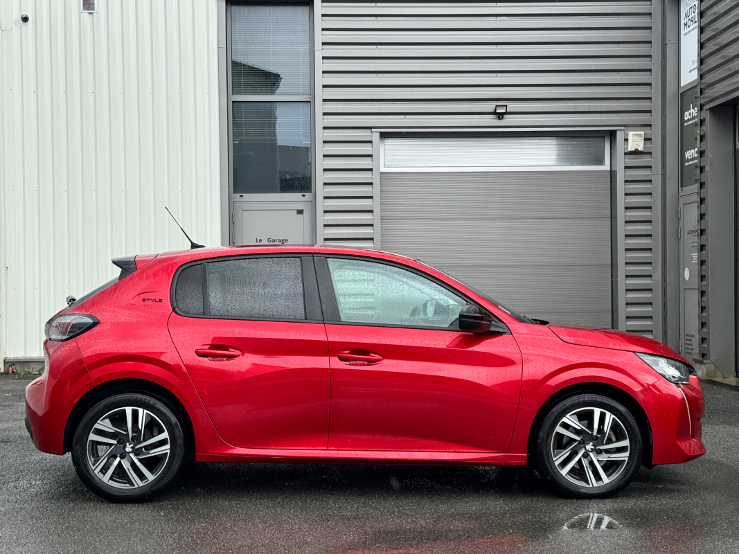 Peugeot 208 — 4