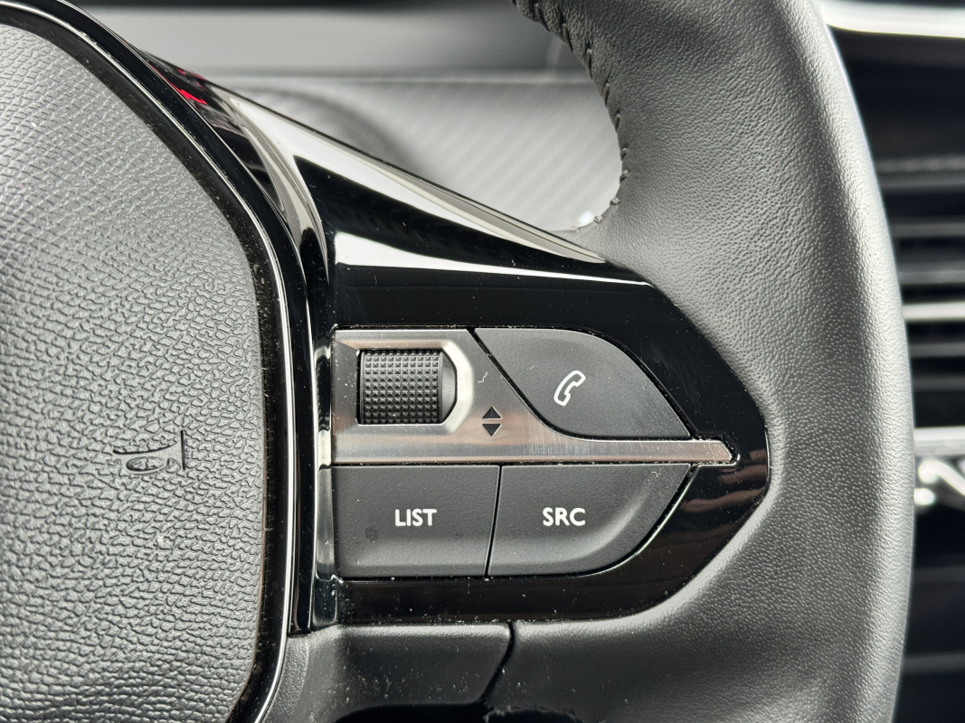 Peugeot 208 — 26