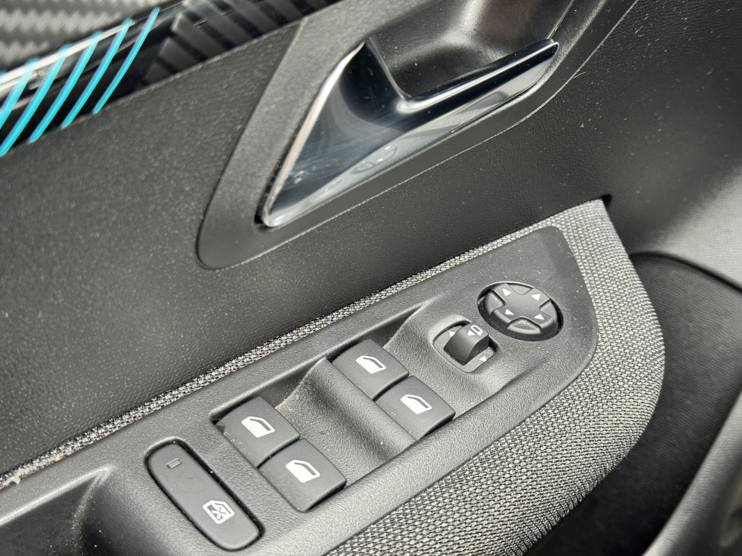 Peugeot 208 — 27