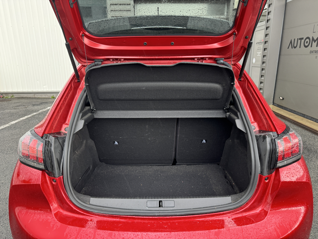 Peugeot 208 — 32