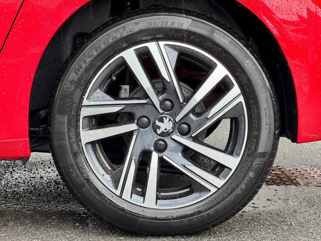 Peugeot 208 — 40
