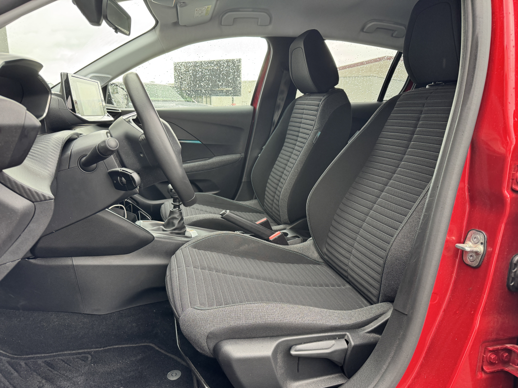 Peugeot 208 — 12