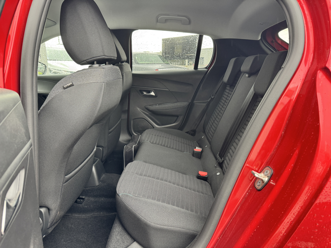 Peugeot 208 — 14