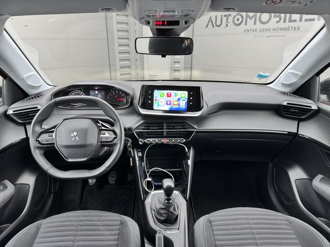 Peugeot 208 — 10