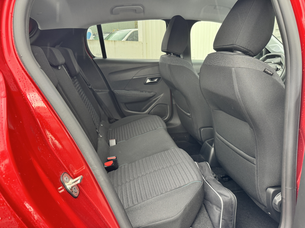 Peugeot 208 — 15