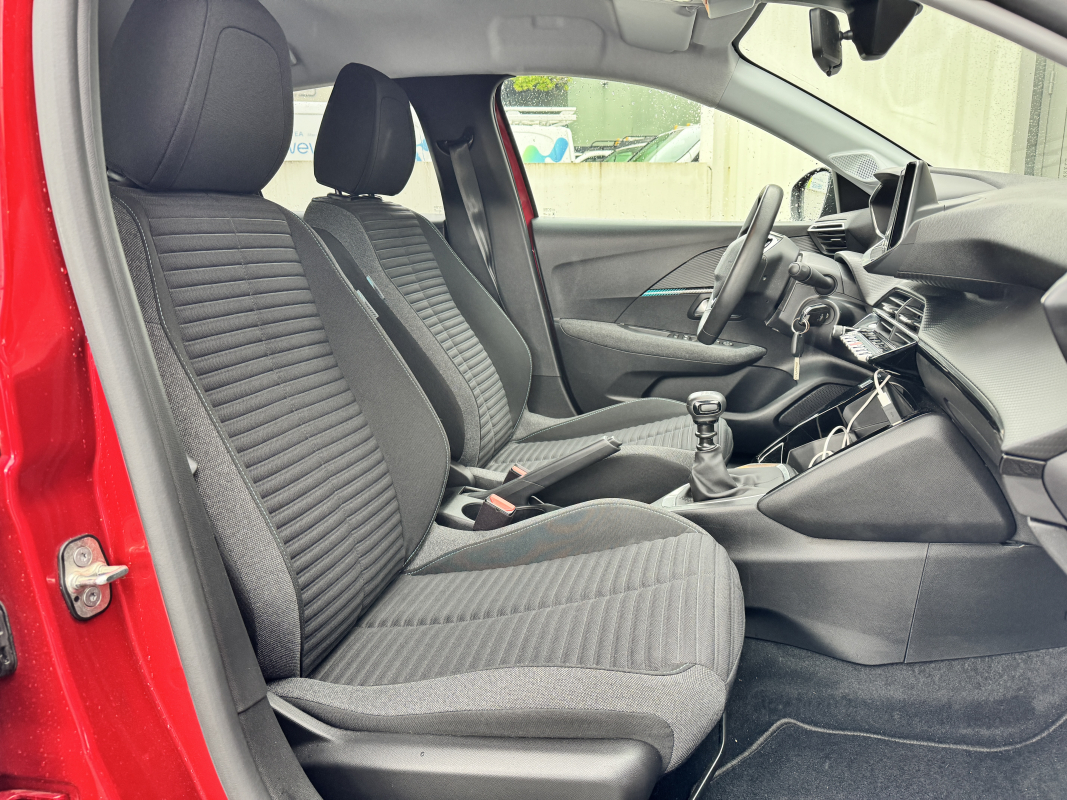 Peugeot 208 — 13