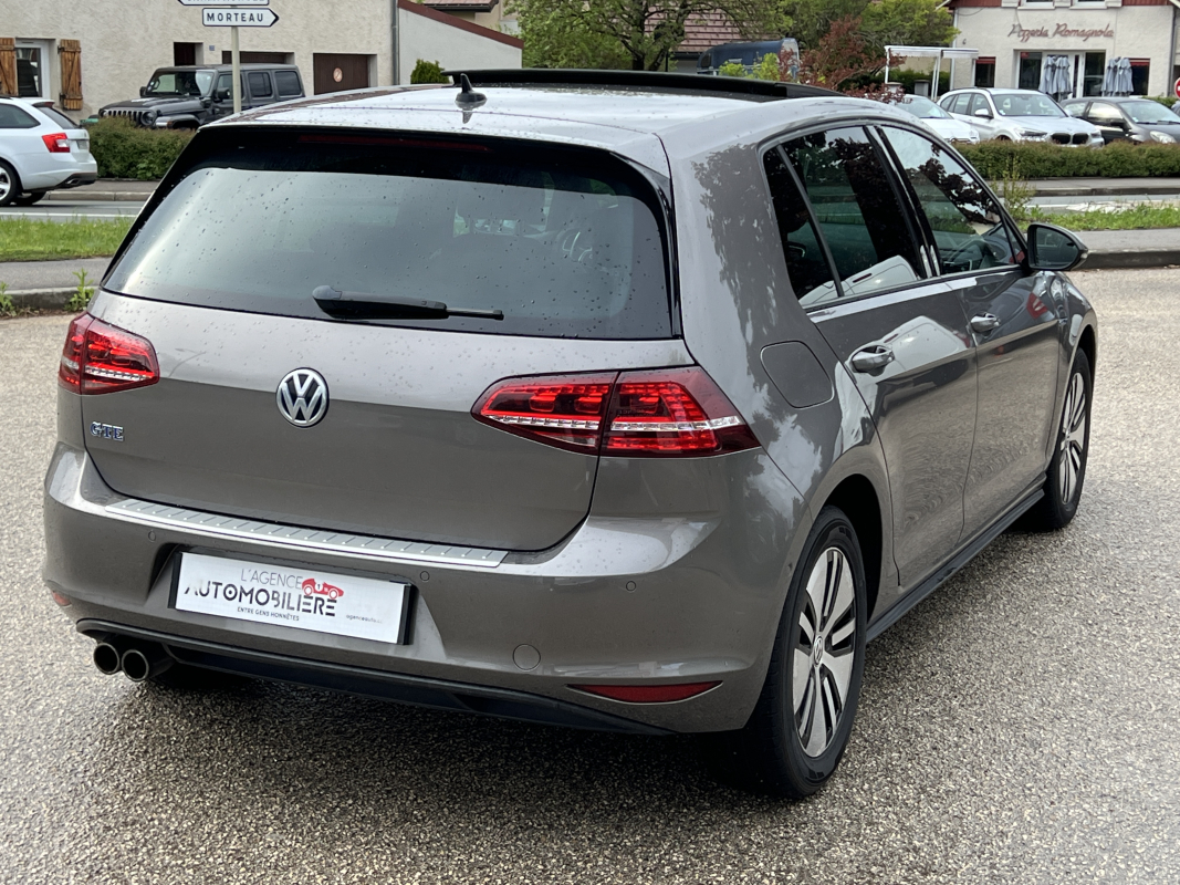 Volkswagen Golf — 5