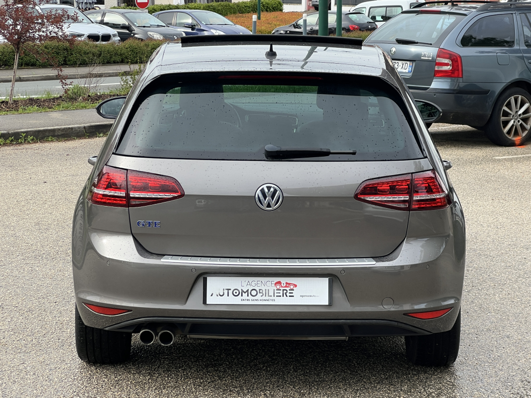 Volkswagen Golf — 4