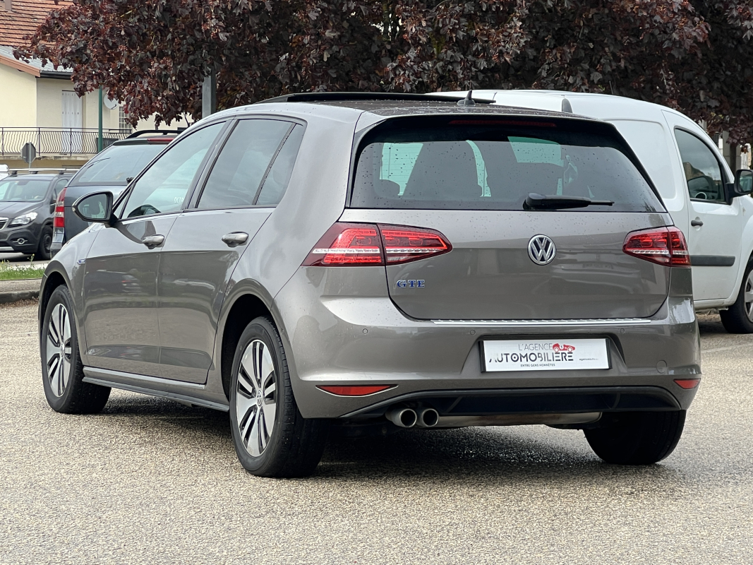 Volkswagen Golf — 3