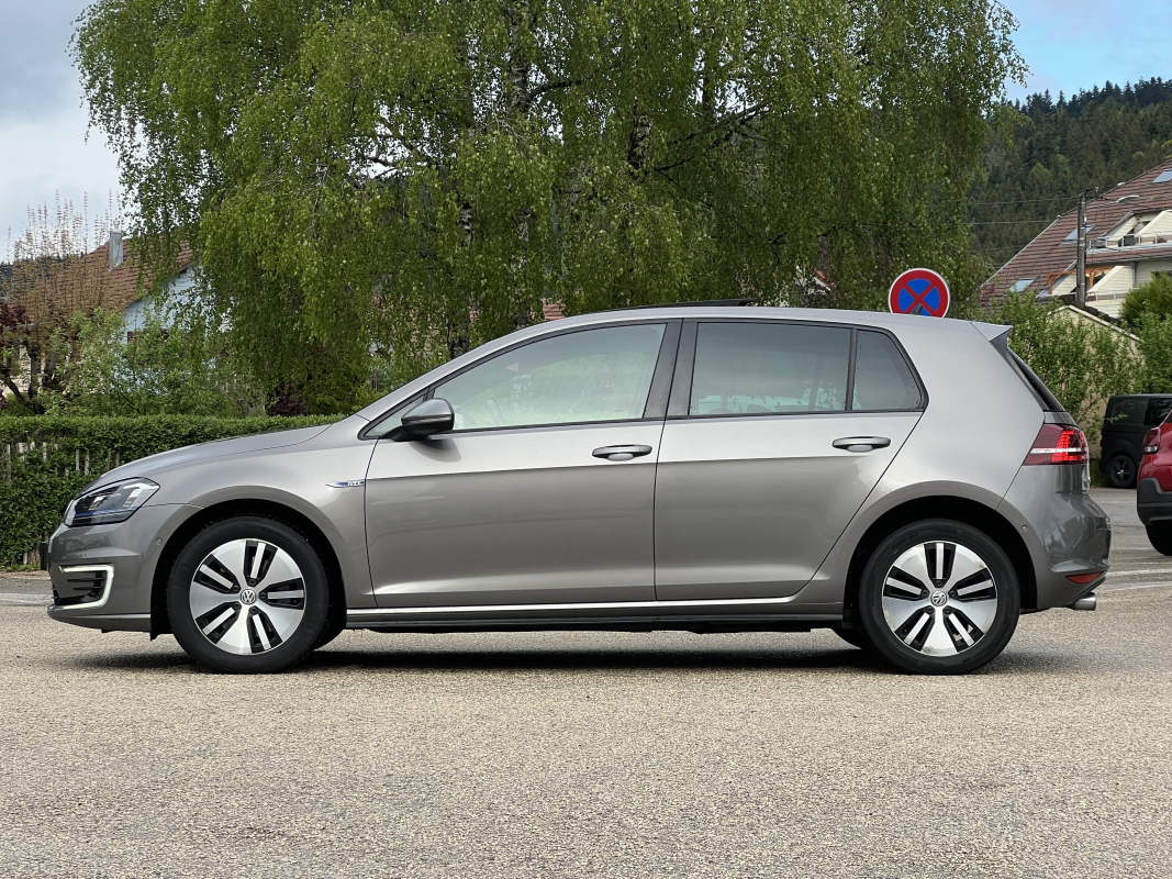 Volkswagen Golf — 2