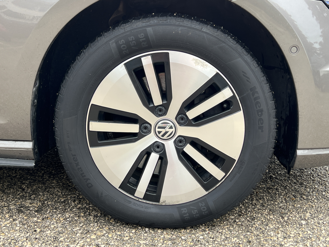 Volkswagen Golf — 29