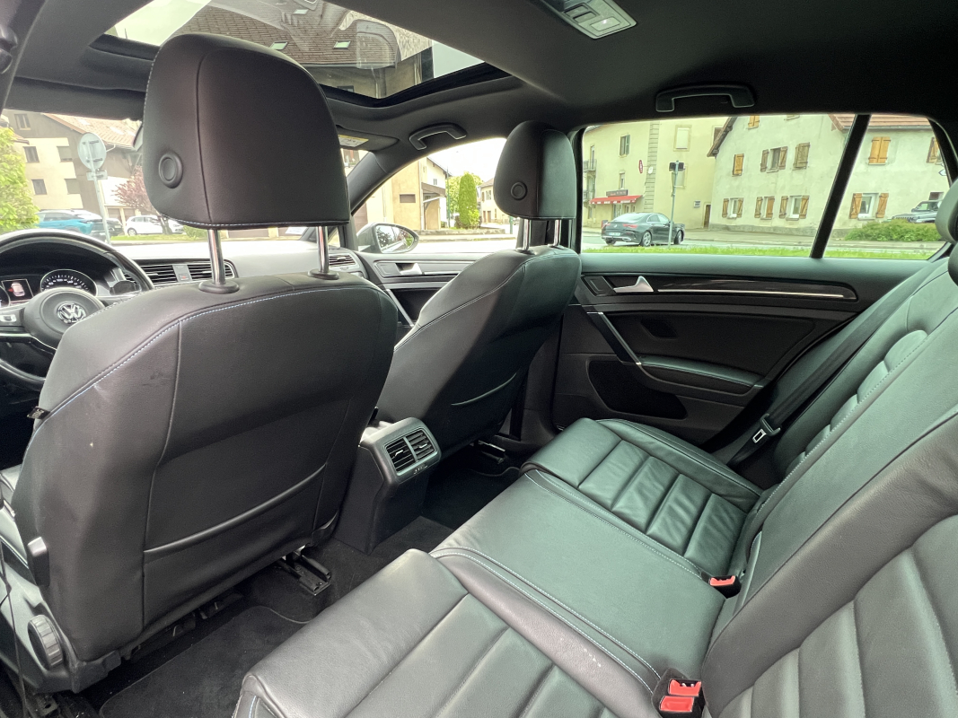 Volkswagen Golf — 37