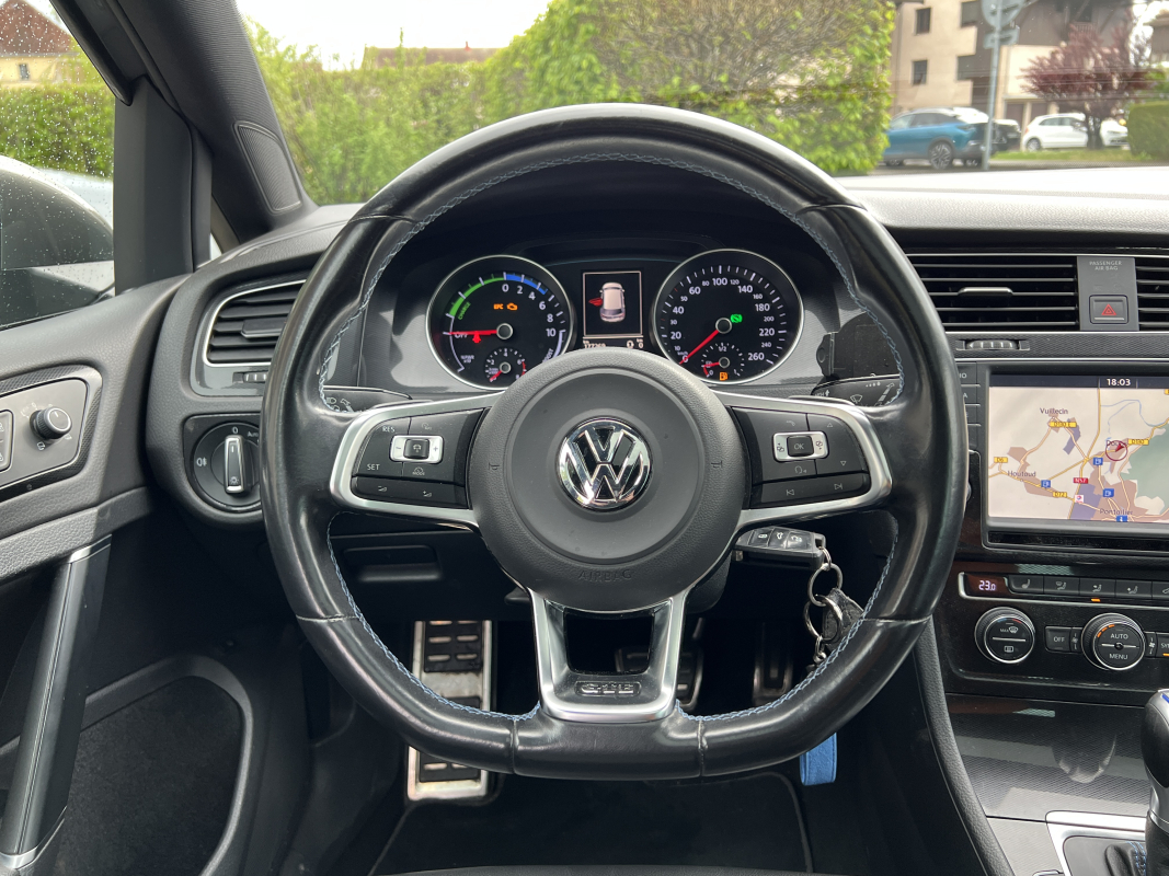 Volkswagen Golf — 32
