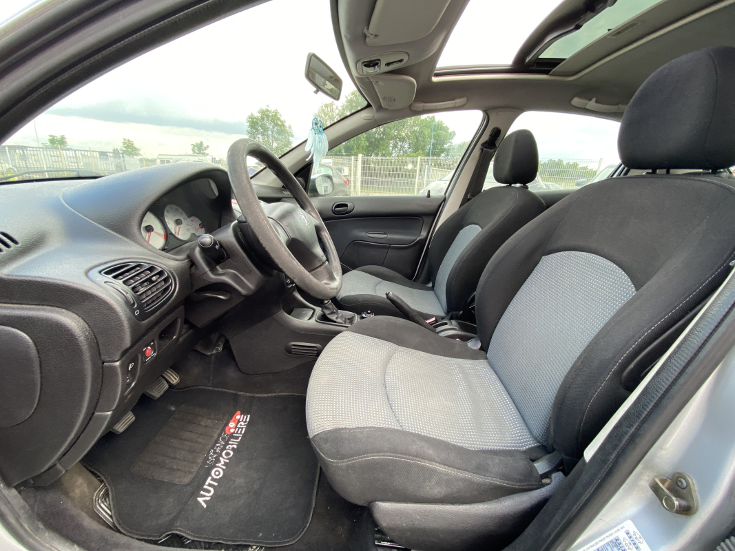 Peugeot 206 — 10